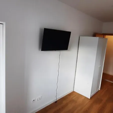Penzini Monteurzimmer Biggest In Town 10 Personen Διαμέρισμα